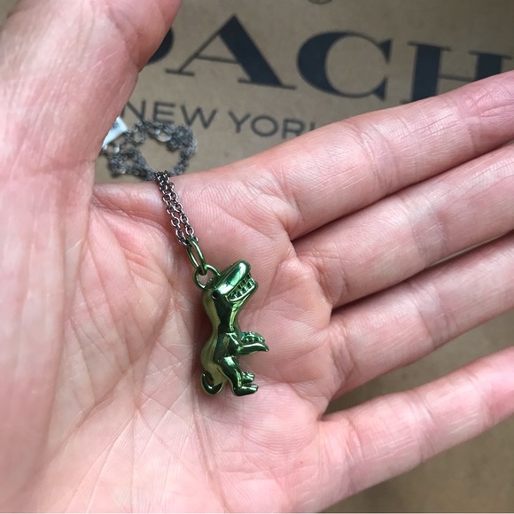 🥰 Coach Pavé Rexy Necklace - Picture 4 of 6